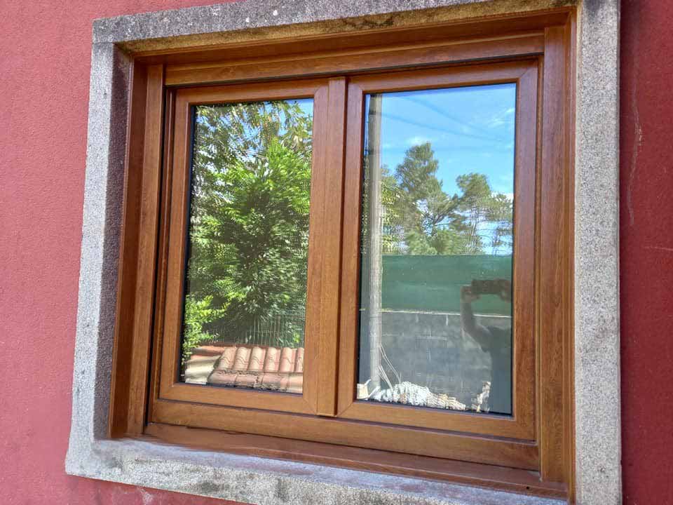 Alubabel ventana realizada en madera